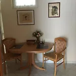 Muskatli Apartmanhaz アパート *