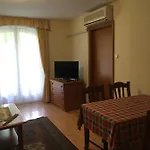 Muskatli Apartmanhaz アパート *